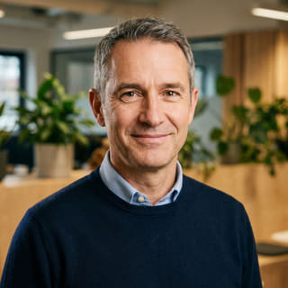 James Mitchell, con el cargo de Director Ejecutivo en Bosque Bitencia, foto de perfil